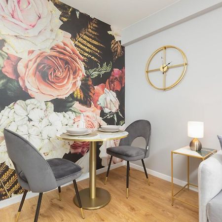 City Center Apartment Near The Vistula By Noclegi Renters Warsaw Exterior photo